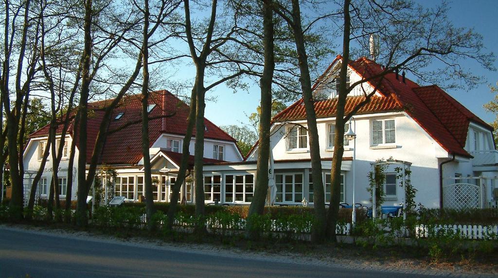 Hotel Haus Kranich Prerow Exterior foto